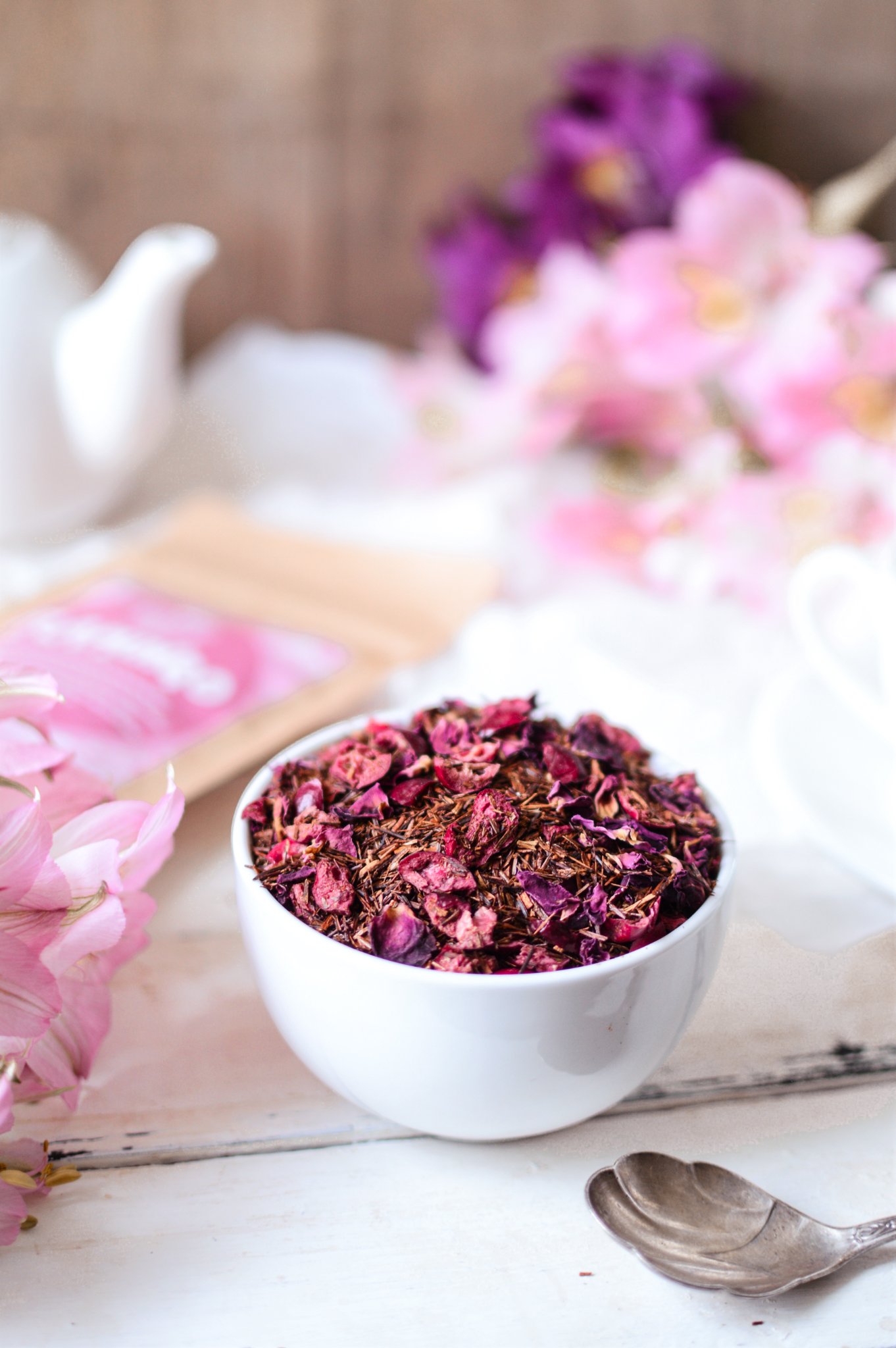 herbata rooibos pyszna herbata bez teiny dla dzieci róż brudny róż pięknie herbata na lato
