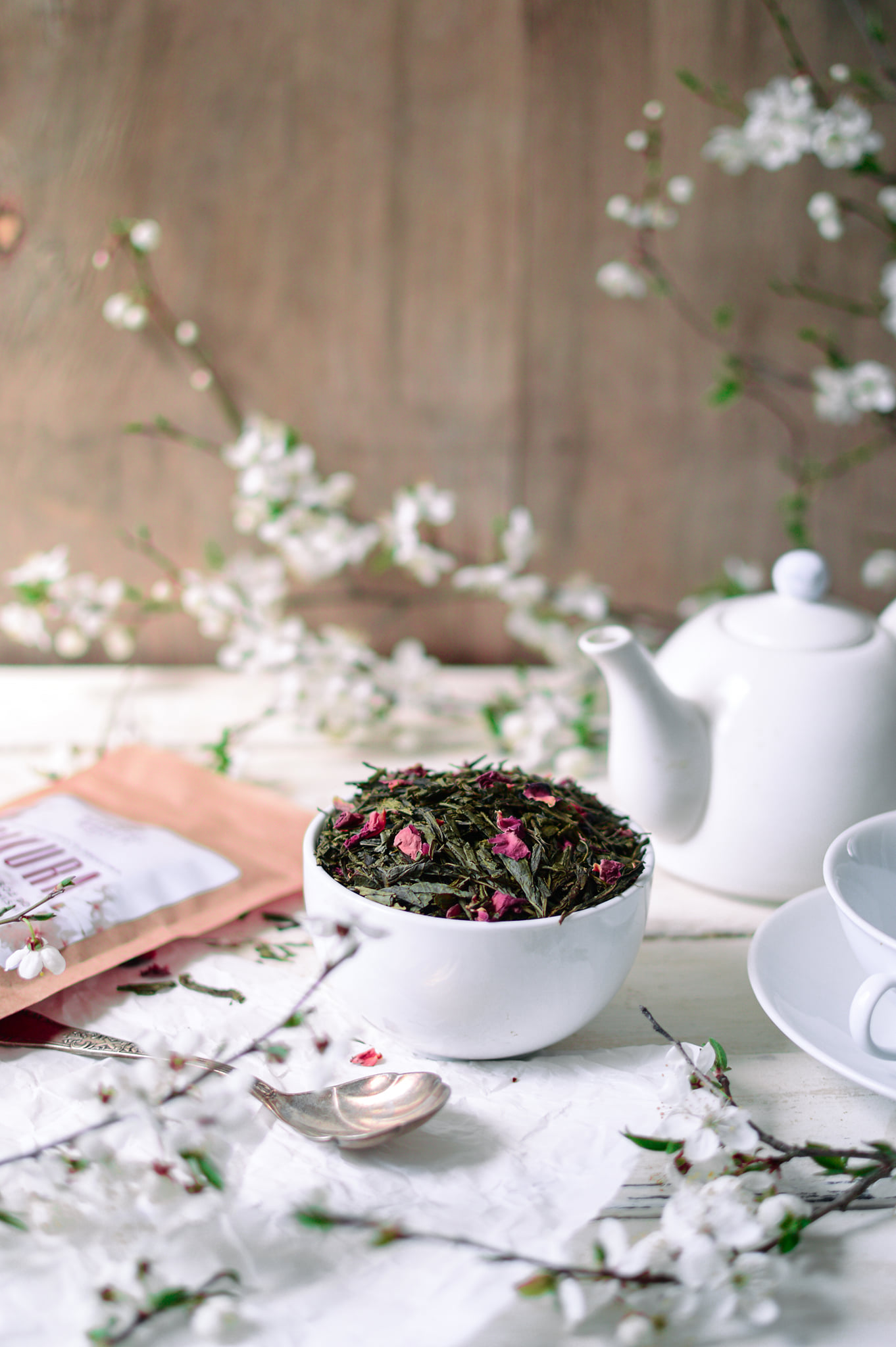 sakura sencha sakura zielona herbata z wiśnią sacura słodka zielona weźherbatę na warsztat herbatałagodziobyczaje warsztat herbaty wiśnie róże